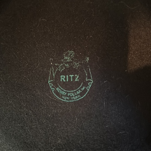 Vintage hat with pin embellishment - Picture 6 of 8